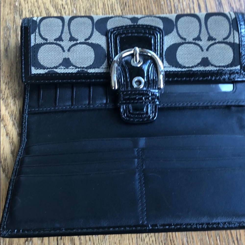Signature Coach Wallet
